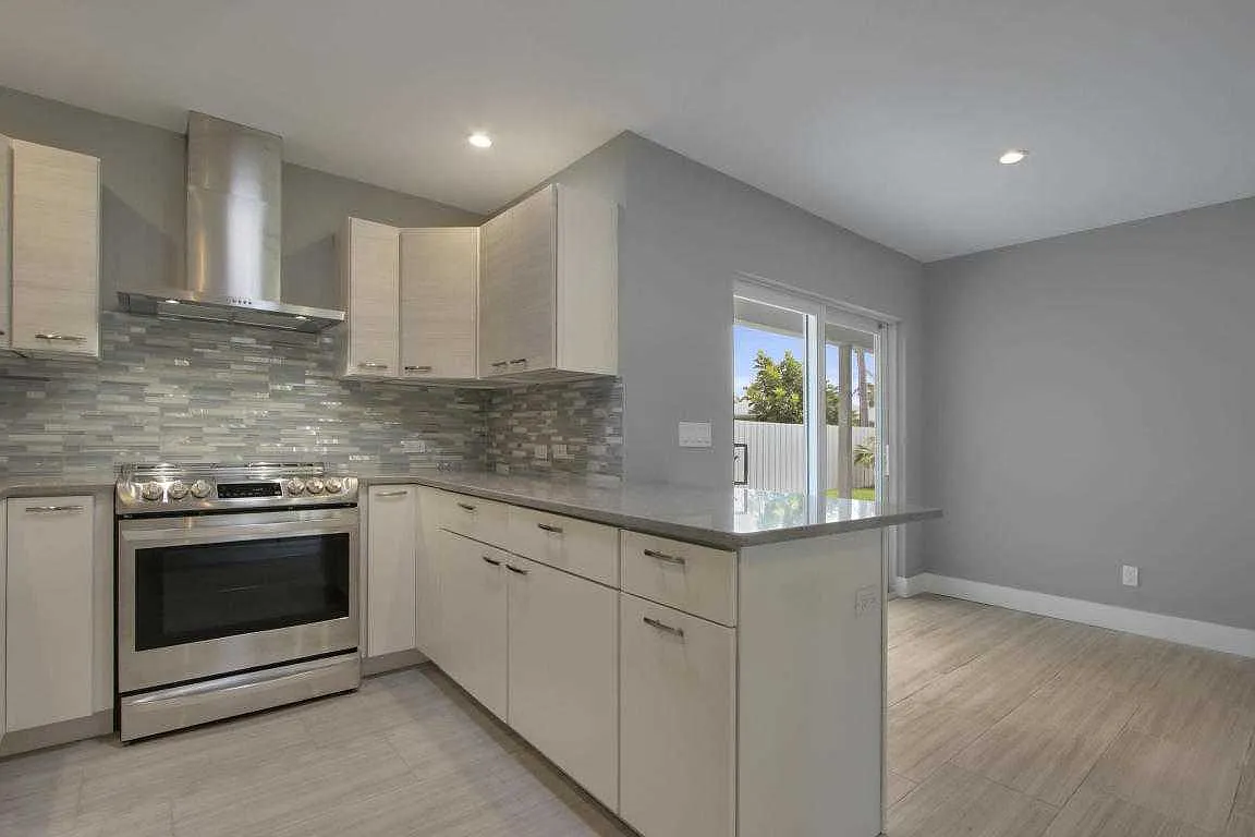 3 bed, 1729 sqft, $4,150 — Photo 2