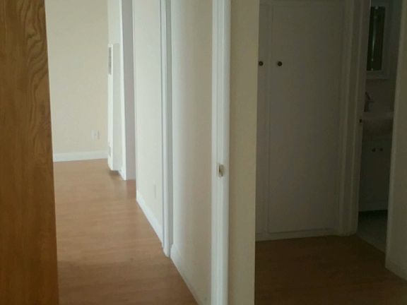4th image of 919 N Genesee Ave APT 1