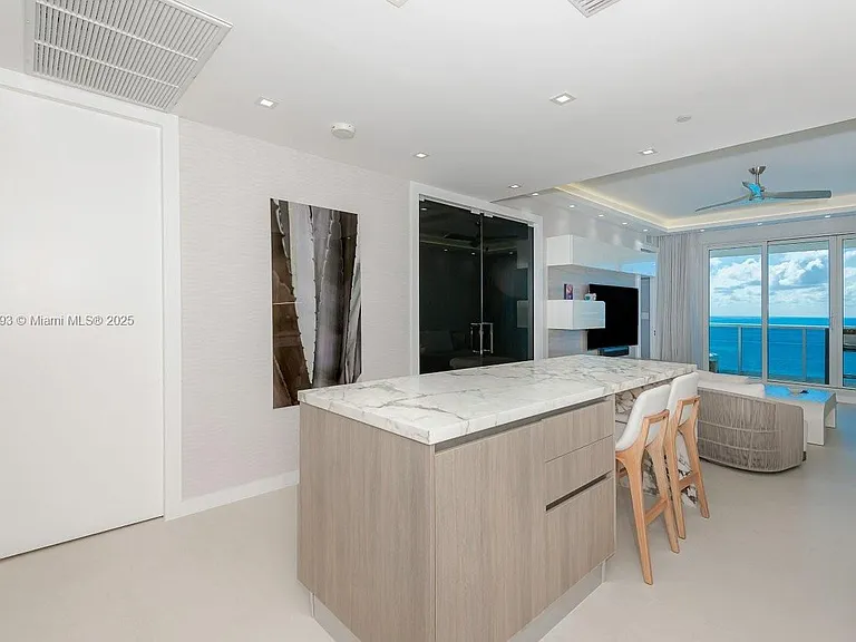 2301 Collins Ave #20 — Photo 11