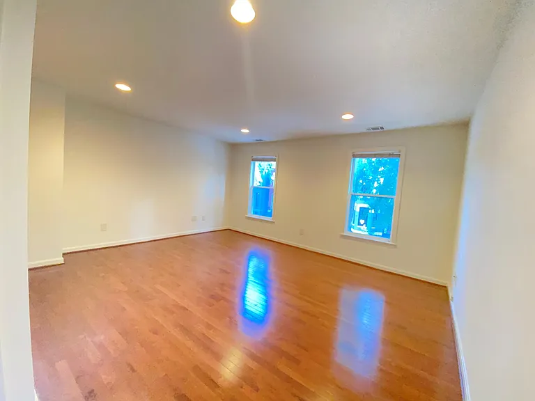 1435 Swann St NW — Photo 11