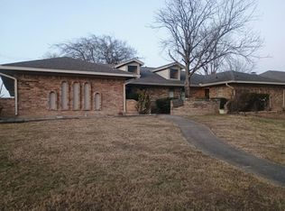1013 Hunters Creek Dr, Desoto, TX 75115