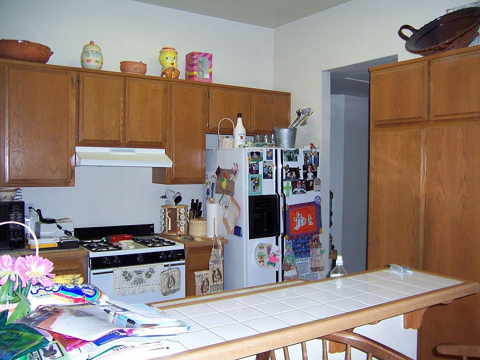 Spacious kitch with high ceiling