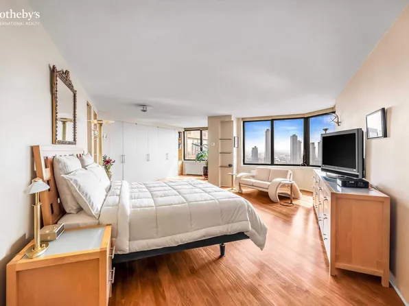 415 East 37th Street image 6 of 12