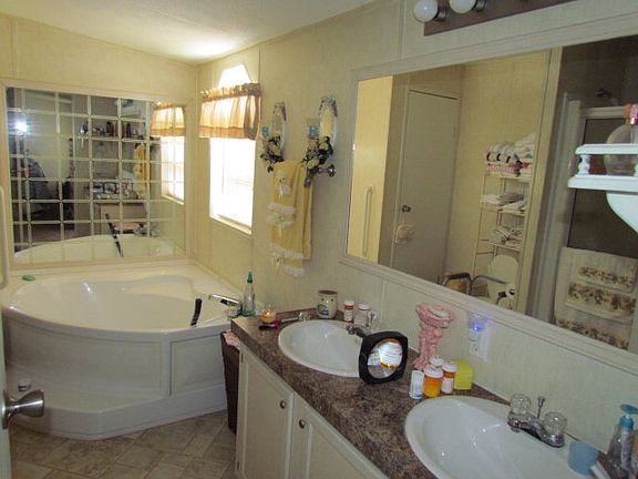 4th image of 11034 NW 113th St