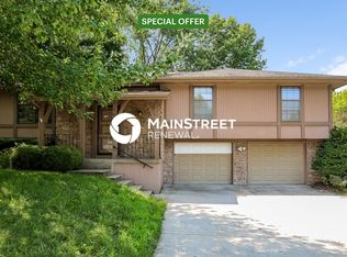 1008 SW Pinto Ln, Blue Springs, MO 64015