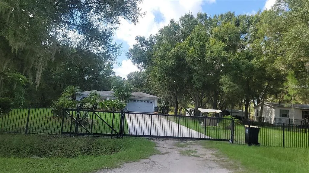 3 bed, 2.0 bath, 1094 sqft, $1,800 — Photo 4