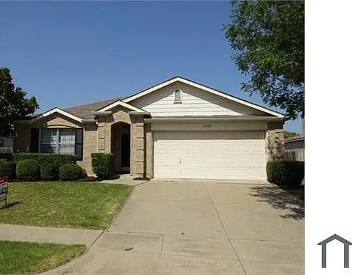 6753 Ambercrest Dr — Photo 2