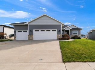 2004 Donald Dr, Cedar Falls, IA 50613
