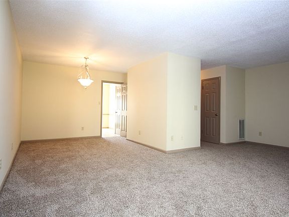 4th image of 6735 Steeplechase Dr NW