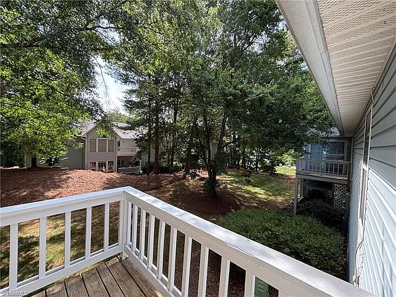 3rd image of 625 Balfour Rd