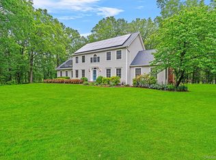 24 Hampton Ct, Shawangunk, NY 12589