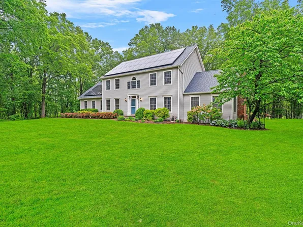 24 Hampton Court, Wallkill, NY 12589