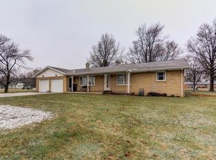 104 Meadow Ln, Cerro Gordo, IL 61818