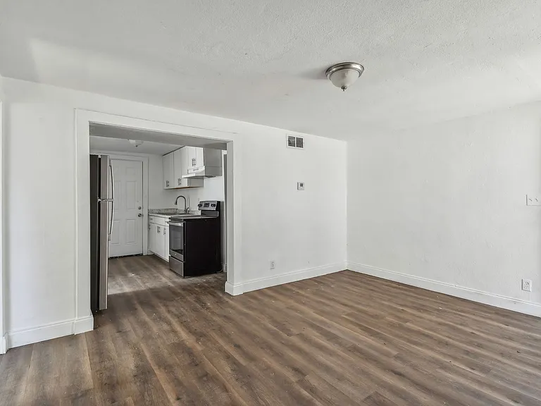1330 Barnett St — Photo 6