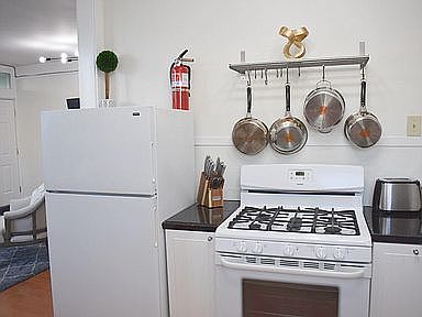 5th image of 1556 NW Ballard Way APT 2