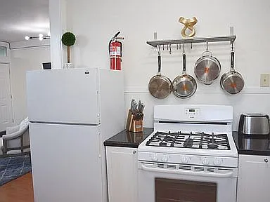 1556 NW Ballard Way #2 — Photo 5