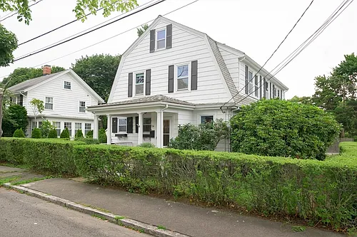24 Oak St Photo 1