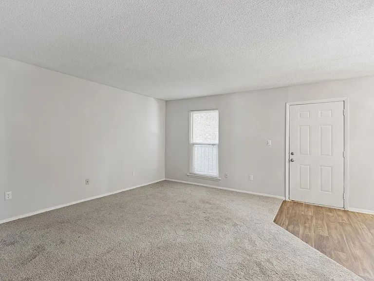 Hickory Ridge Apartments — Photo 20