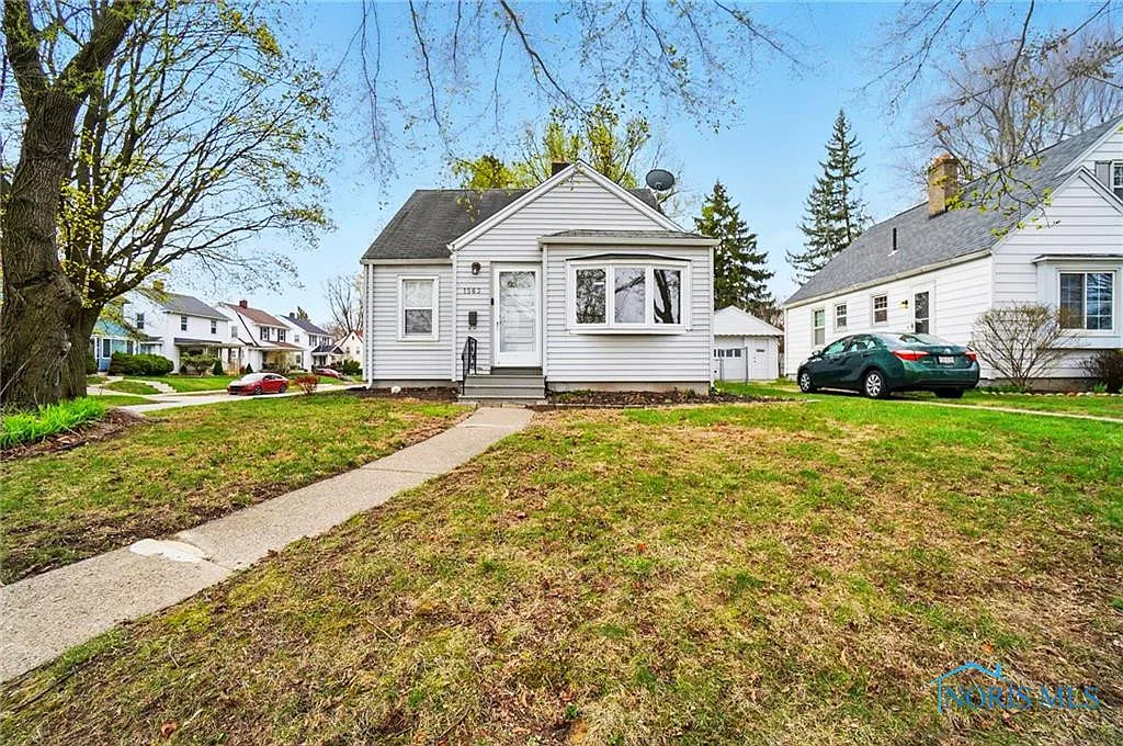 1563 Crestwood Rd photo 1