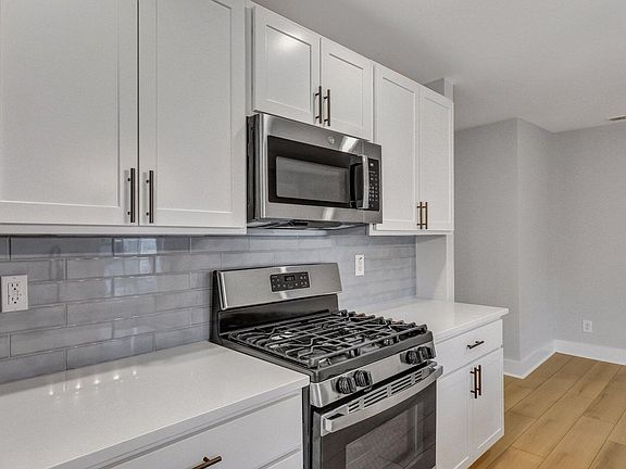 3rd image of 90 Hanover St #B