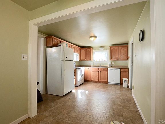 5th image of 1030 Bragg St