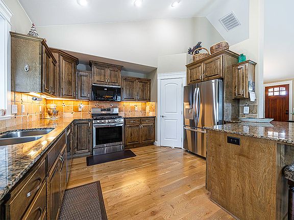 3rd image of 4409 Vista Pointe Dr