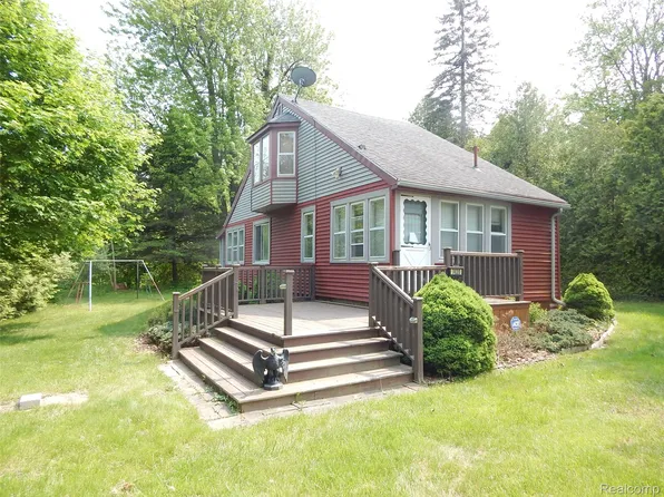 7428 Grove Rd, Lexington, MI 48450