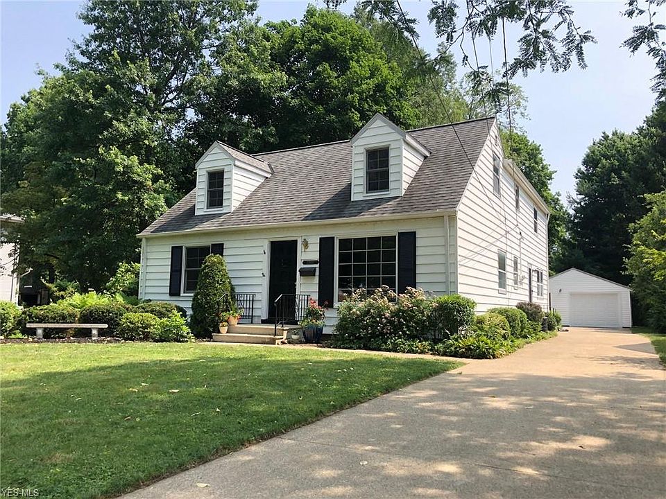 1st image of 23903 Hedgewood Ave