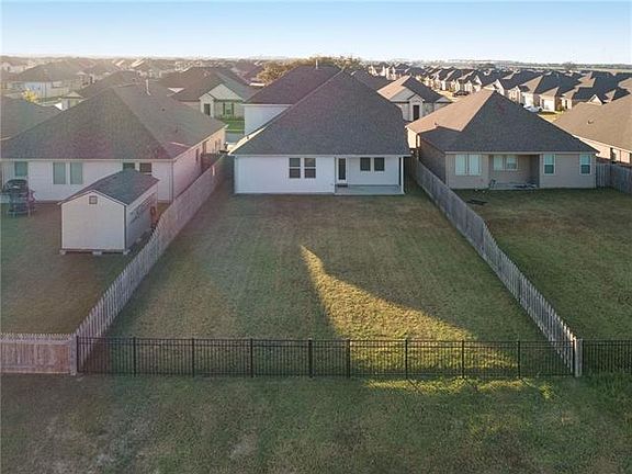 3rd image of 4422 Marais River Dr