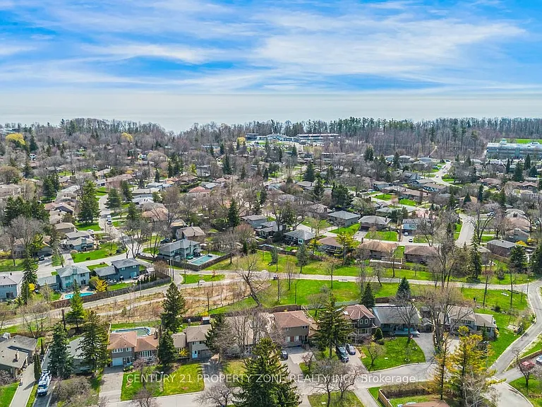 203 Toynbee Trl — Photo 49