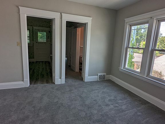 4th image of 18250 Sloane Ave