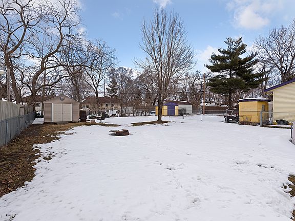 3rd image of 715 Bob Ehlen Dr
