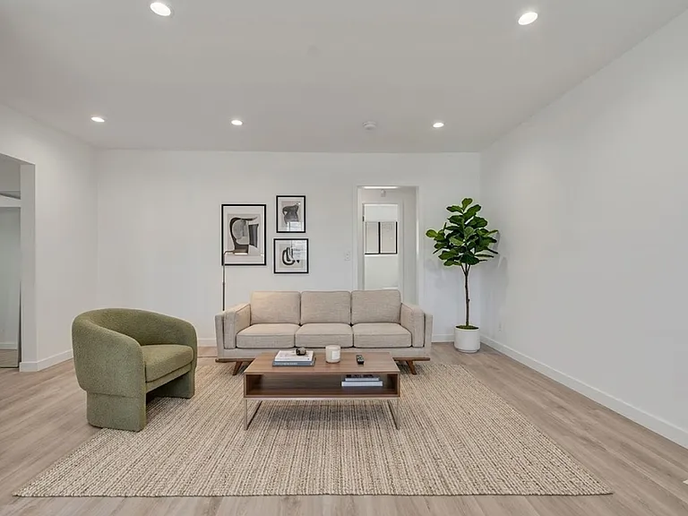 1827 N Van Ness Ave — Photo 17