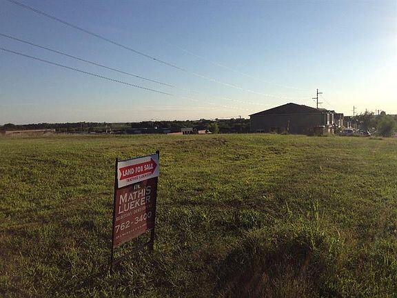 3rd image of 2701 Elm Creek Dr