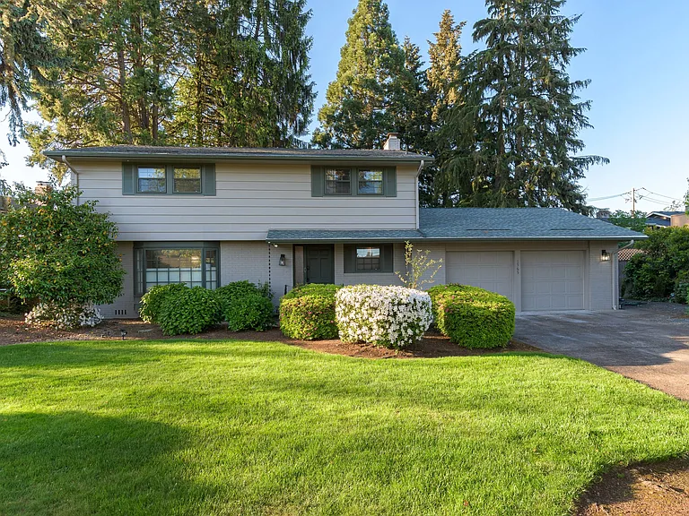 1565 Flintridge Ave — Photo 2