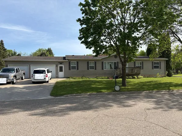 138 E Nelson St, Litchfield, MN 55355