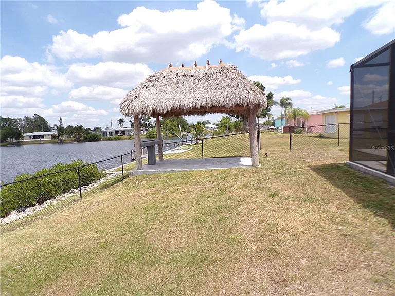 21088 Edgewater Dr — Photo 30