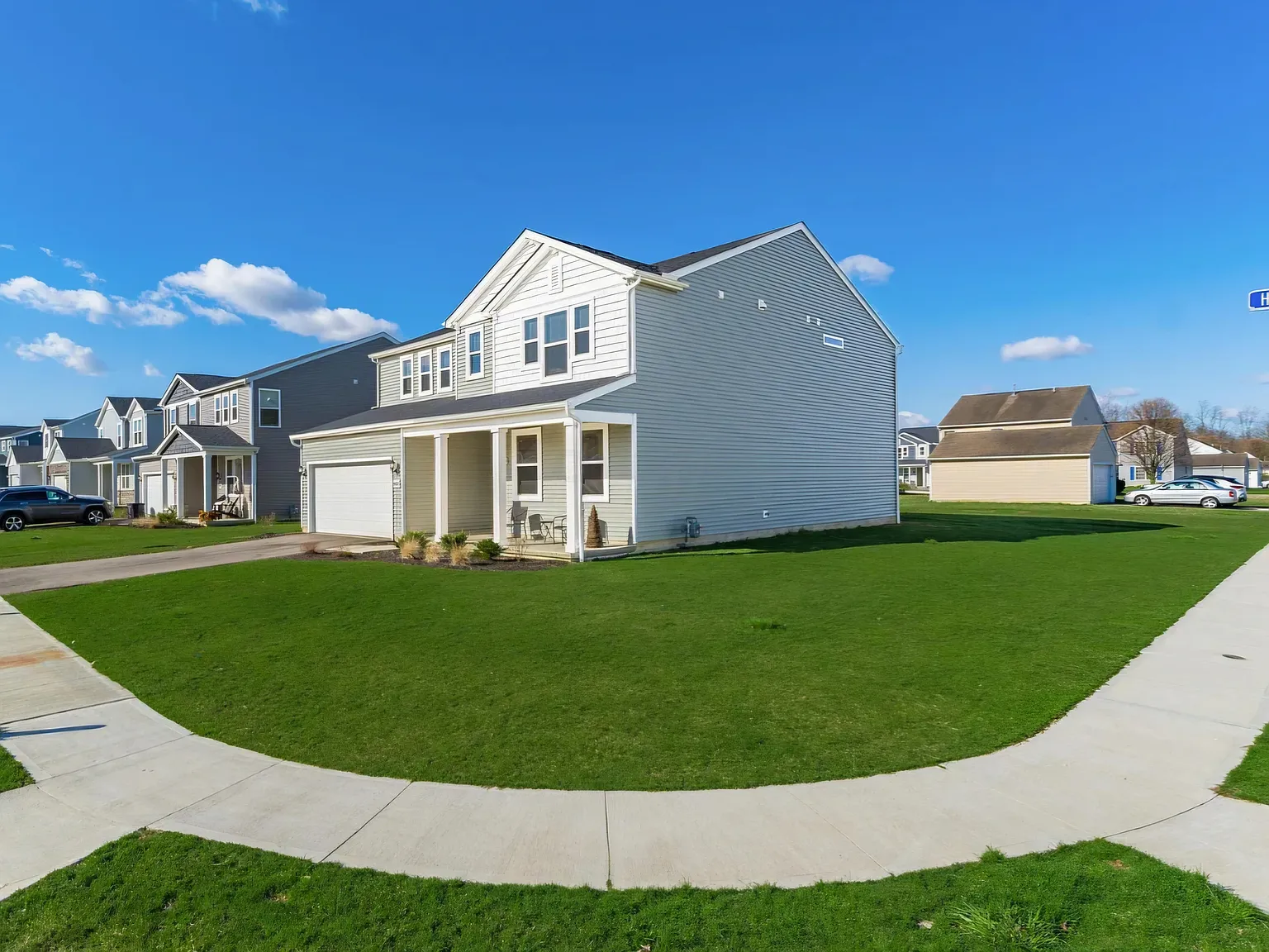 4 bed, 3015 sqft, $2,900 — Photo 2