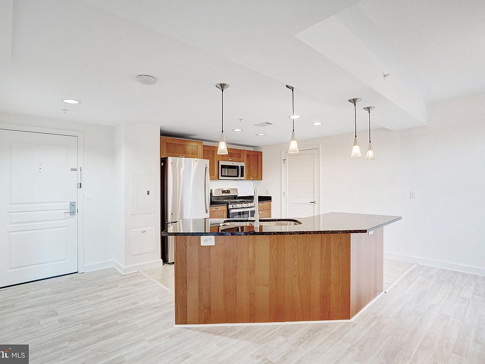 1st image of 2451 Midtown Ave #927