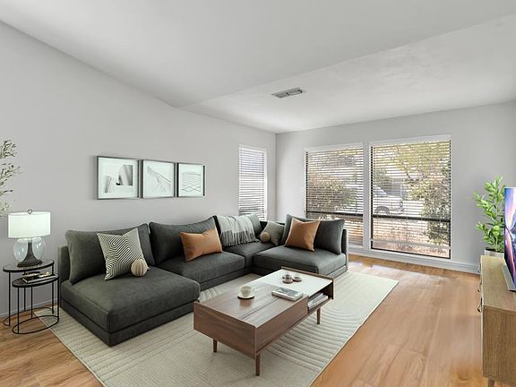 3rd image of 8167 Darien Cir