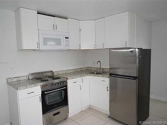 3rd image of 2700 SW 33rd Ct Unit B