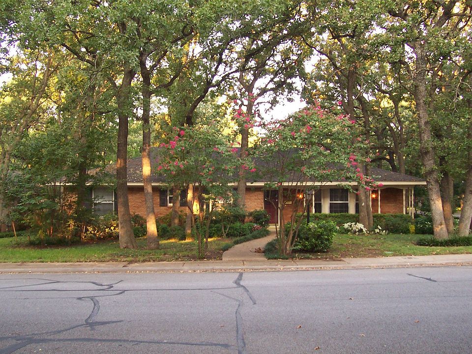 1st image of 1813 Post Oak Dr