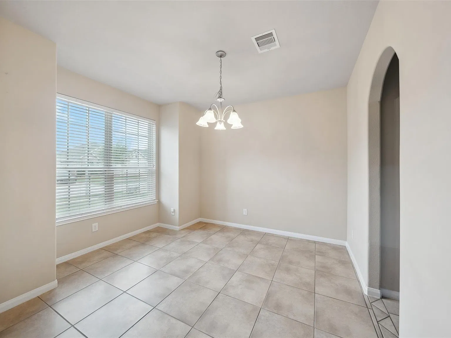 4 bed, 3.5 bath, 2932 sqft, $3,000 — Photo 3