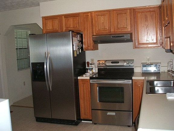 2nd image of 1014 S Lake Dr
