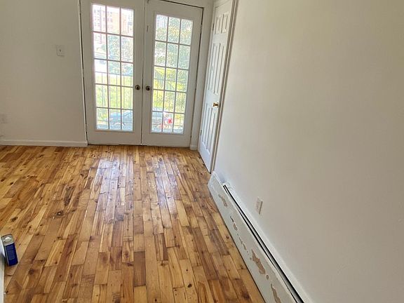 4th image of 153 Beach 26th St Floor 2