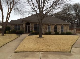 717 Cardinal Ct, Crowley, TX 76036