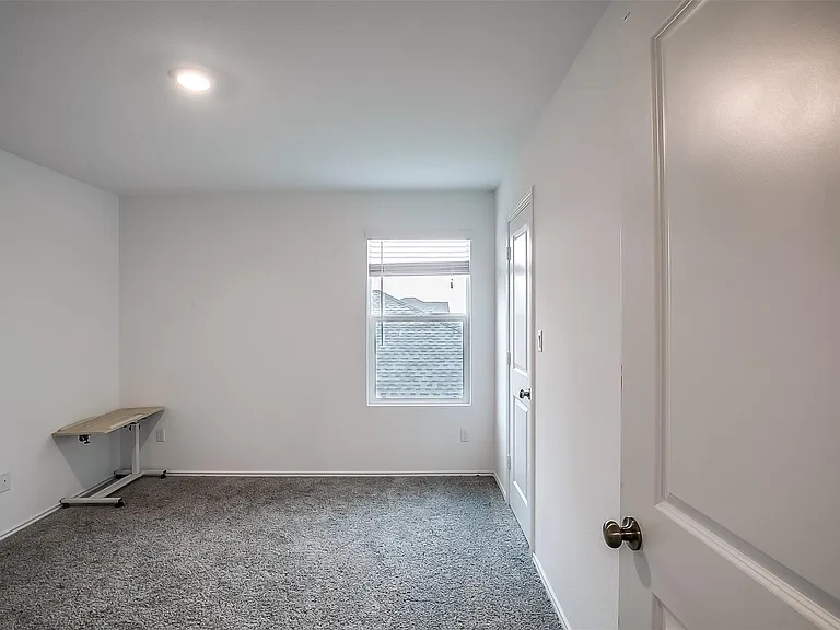 1024 Bluewood Bnd — Photo 26