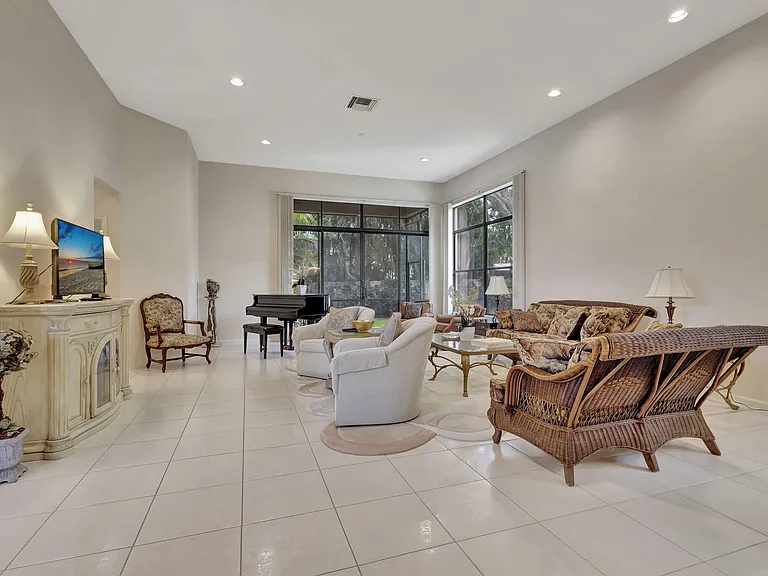 4528 Barclay Fair Way — Photo 6