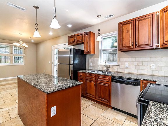 4th image of 108 W Boles St