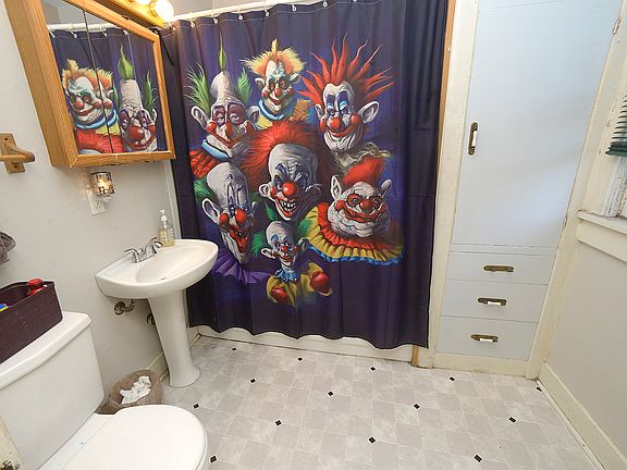 5th image of 501 Christie St